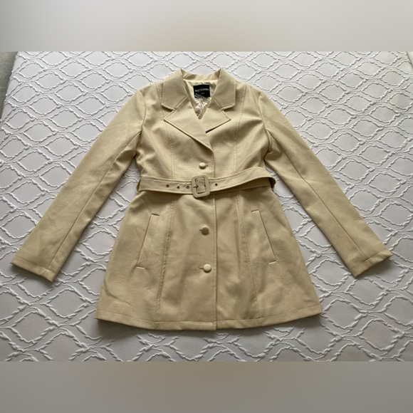 Kittenish - NWT! Cream Faux Leather Belted Trench Coat - Picture 5 of 15